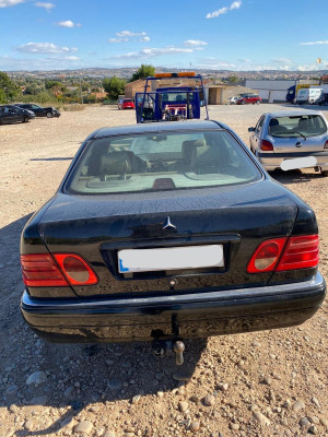 MERCEDES-BENZ CLASE E (BM 210) BERLINA