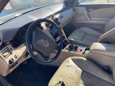MERCEDES-BENZ CLASE E (BM 210) BERLINA