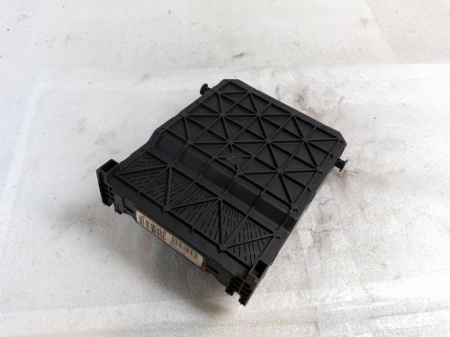  CAJA RELES / FUSIBLES 