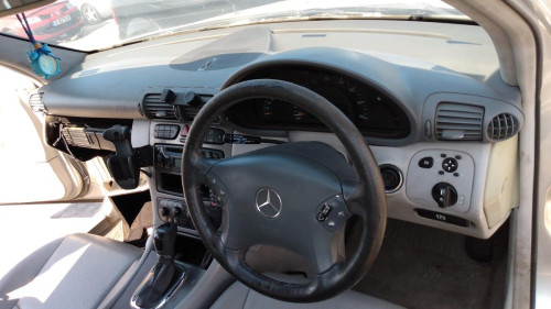  MERCEDES-BENZ CLASE C (BM 203) BERLINA 