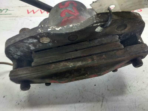  PINZA DE FRENO DELANTERA IZQUIERDA 