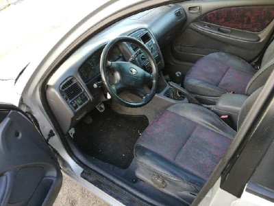 TOYOTA AVENSIS BERLINA (T22)