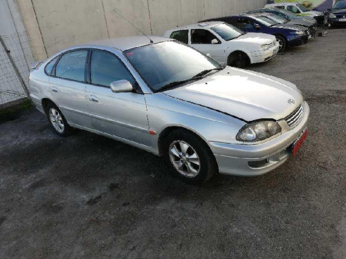 TOYOTA AVENSIS BERLINA (T22) — vehículo donante para recambios 