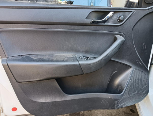 SKODA RAPID (NH) — vehículo donante para recambios 