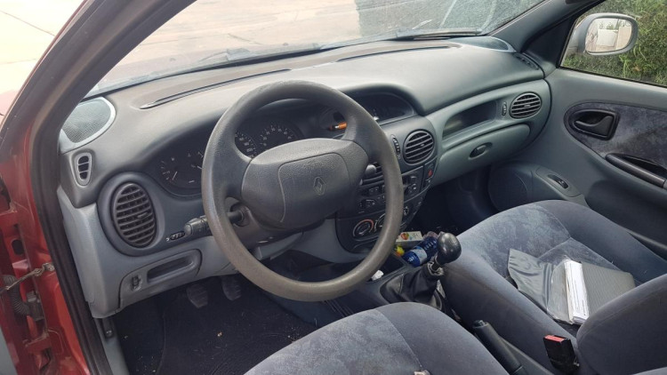 Renault Megane I Classic (LA0)(1996->) SIN IDENTIFICAR