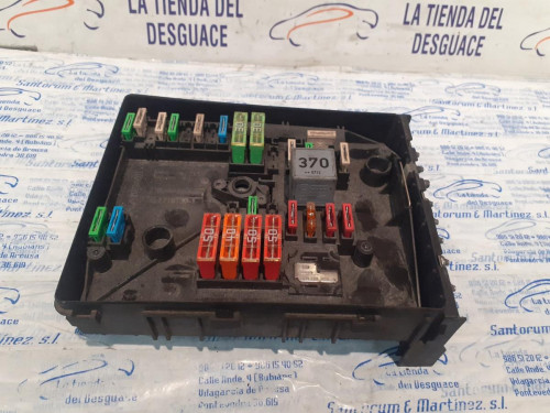  CAJA RELES / FUSIBLES 