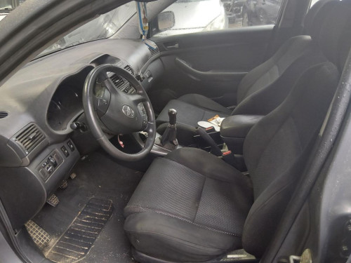 TOYOTA AVENSIS BERLINA (T25) — автомобиль-донор на запчасти 
