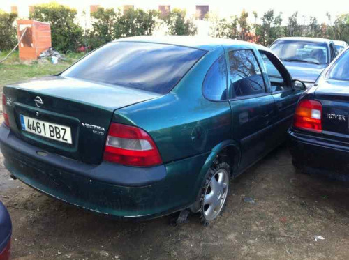 OPEL VECTRA B BERLINA — vehículo donante para recambios 