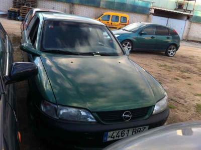 OPEL VECTRA B BERLINA