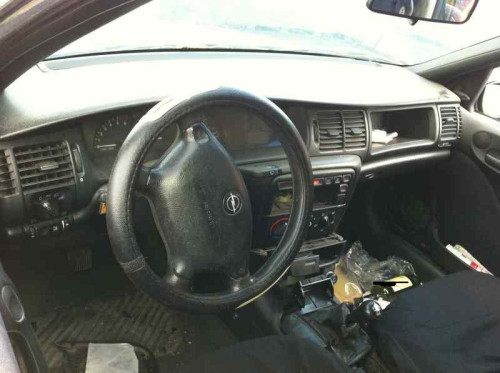 OPEL VECTRA B BERLINA — vehículo donante para recambios 