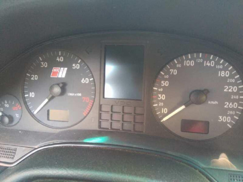  AUDI A8 (D2) 