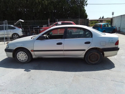 TOYOTA AVENSIS BERLINA (T22)