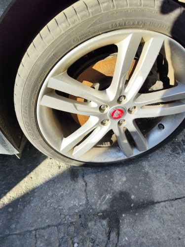 LLANTA Jaguar XE 