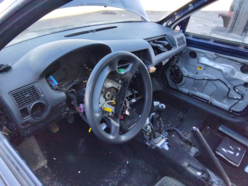 VOLKSWAGEN GOLF IV BERLINA (1J1)(10.1997) — vehículo donante para recambios 