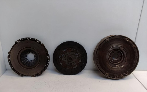 KIT EMBRAGUE FORD FOCUS BERLINA (CB8) 