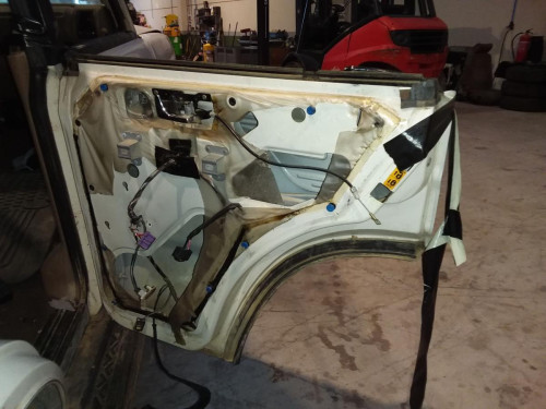 PUERTA TRASERA DERECHA LAND ROVER DISCOVERY (LT) 