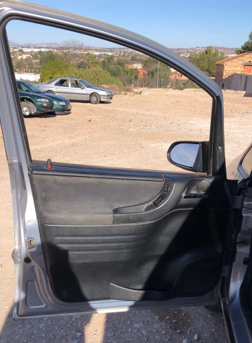 OPEL ZAFIRA A — vehículo donante para recambios 