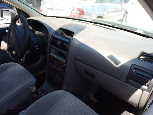 OPEL ASTRA G BERLINA — vehículo donante para recambios 