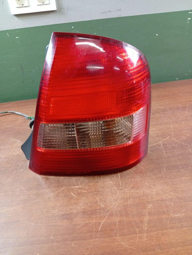PILOTO TRASERO DERECHO MAZDA 323 F/S BERLINA (BJ) 