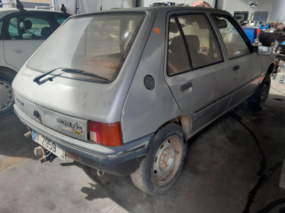 PEUGEOT 205 BERLINA