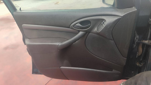  FORD FOCUS BERLINA (CAK) 