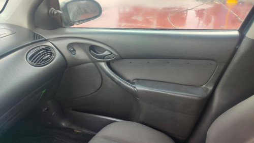  FORD FOCUS BERLINA (CAK) 