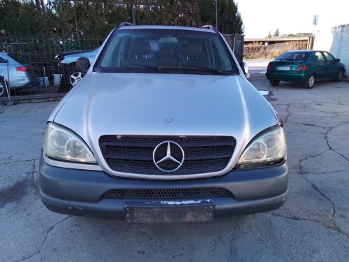MERCEDES-BENZ CLASE ML (BM 163) — vehículo donante para recambios 
