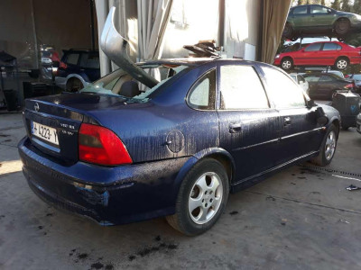 OPEL VECTRA B BERLINA
