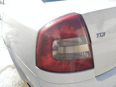 PILOTO TRASERO IZQUIERDO Skoda Octavia Berlina (1Z3)(2008->)