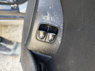 MANDO ELEVALUNAS DELANTERO DERECHO