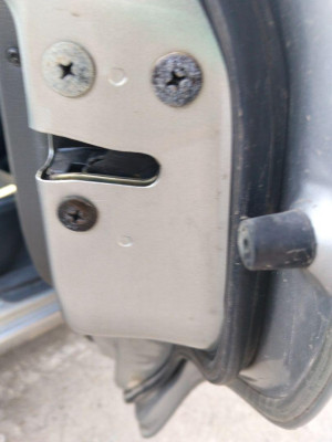 CERRADURA PUERTA TRASERA DERECHA