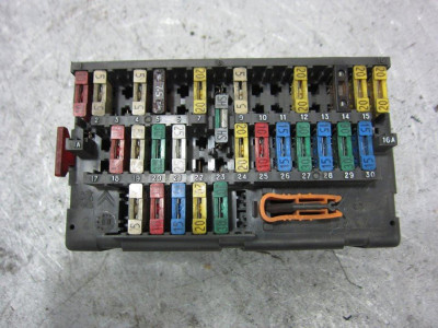 CAJA RELES / FUSIBLES