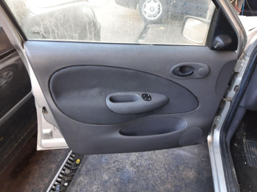  FORD FIESTA BERLINA (DX) 