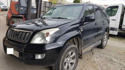 TOYOTA LAND CRUISER (J12)