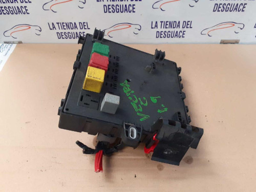  CAJA RELES / FUSIBLES 