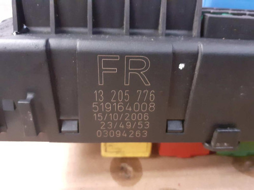  CAJA RELES / FUSIBLES 