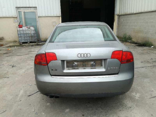 AUDI A4 BERLINA (8E) — vehículo donante para recambios 