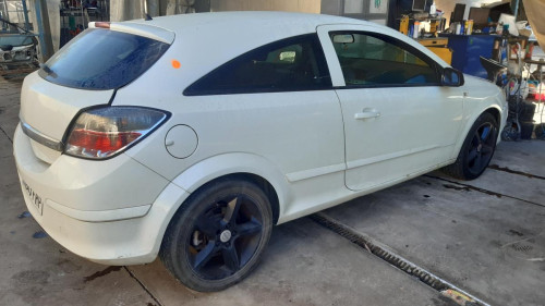  OPEL ASTRA H GTC 