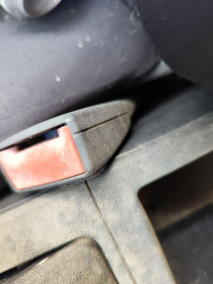 PRETENSOR AIRBAG DERECHO