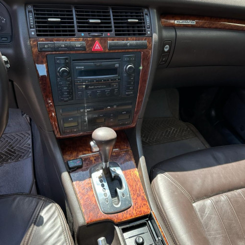  AUDI A8 (D2) 