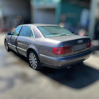 AUDI A8 (D2)