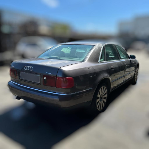  AUDI A8 (D2) 