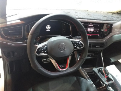 VOLKSWAGEN POLO VI (AE1)