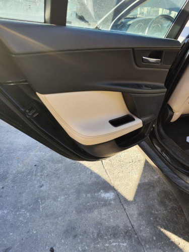 GUARNECIDO PUERTA TRASERA IZQUIERDA Jaguar XE 