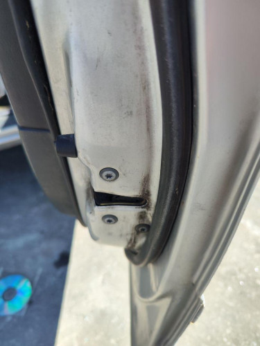 CERRADURA PUERTA DELANTERA DERECHA TOYOTA COROLLA (E11) 