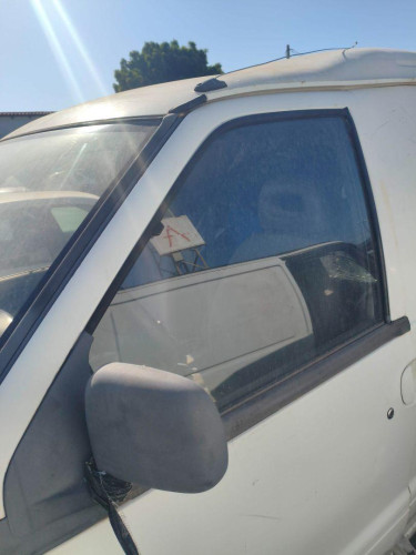  LUNA DELANTERA IZQUIERDA NISSAN VANETTE CARGO (HC23) 