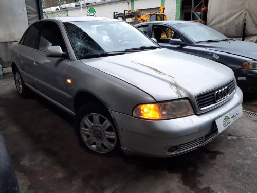  AUDI A4 BERLINA (B5) 