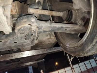 BRAZO SUSPENSION DELANTERO IZQUIERDO