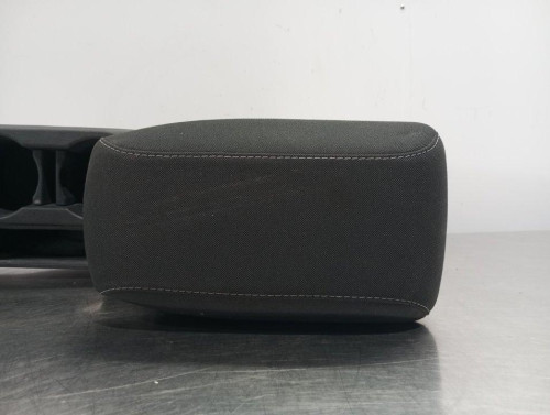  APOYABRAZOS CENTRAL, TOYOTA, AURIS (E18) 