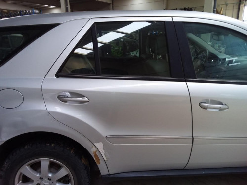 PUERTA TRASERA DERECHA Mercedes-Benz CLASE ML (BM 164) 